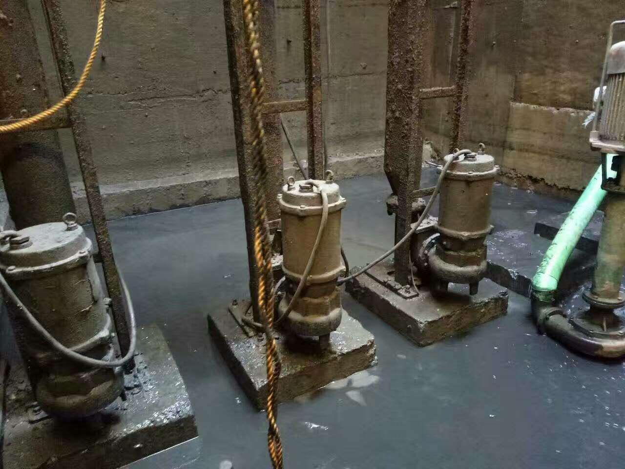 泗洪污水池清理